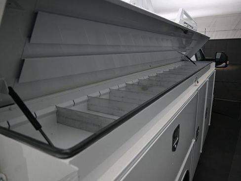 New 2025 Ford F450 XL w/ XL Chrome Package image 26