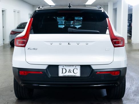 Used 2023 Volvo XC40 Recharge Ultimate image 5