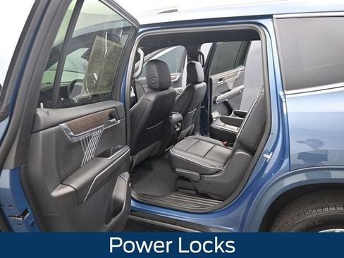 Used 2024 GMC Acadia Denali AWD/4WD image 18