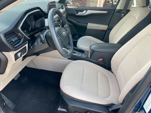 Used 2020 Ford Escape SE image 19