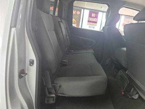 Used 2015 Nissan Titan SV image 17