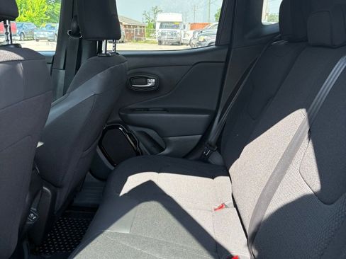 Used 2018 Jeep Renegade Altitude FWD image 24