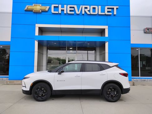 Used 2024 Chevrolet Blazer LT w/ Convenience Package FWD image 9
