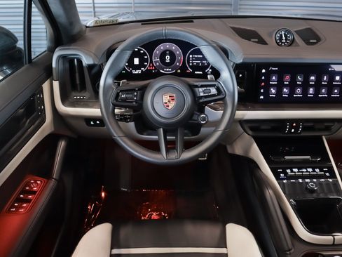 Certified 2025 Porsche Cayenne GTS AWD/4WD image 15