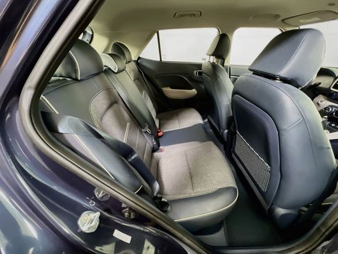 Used 2023 Hyundai Venue Limited image 26