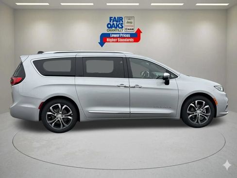 New 2026 Chrysler Pacifica Pinnacle FWD image 6