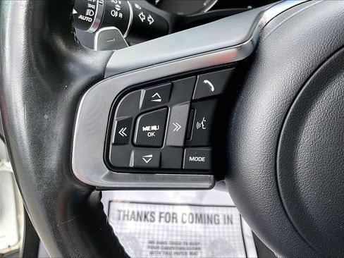 Used 2018 Jaguar F-PACE R-Sport image 11