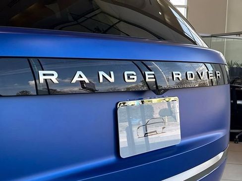 New 2025 Land Rover Range Rover Long Wheelbase SE AWD/4WD image 9