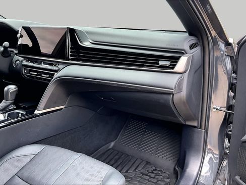 Used 2025 Toyota Camry XSE FWD image 17