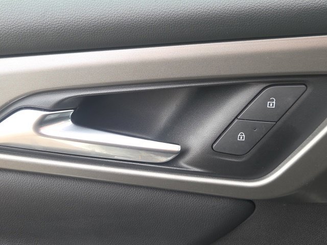 Used 2025 Chevrolet Traverse LT w/ Sun and Wheel Package FWD image 20