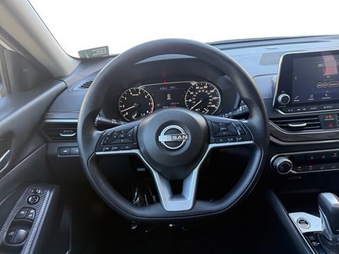 Used 2025 Nissan Altima 2.5 SV AWD/4WD image 14