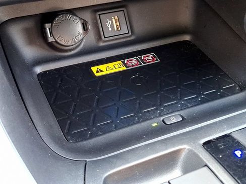 Used 2025 Toyota RAV4 XSE w/ Premium Package AWD/4WD image 27