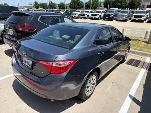 Used 2017 Toyota Corolla LE w/ Carpet Mat Package (TMS) FWD image 4