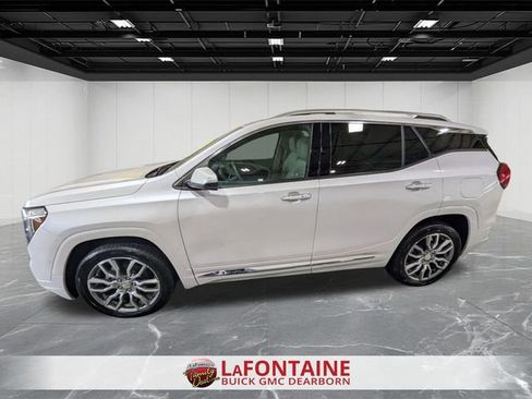 Used 2023 GMC Terrain Denali w/ Denali Premium Package AWD/4WD image 2