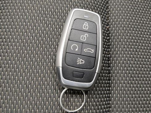 Used 2020 Chevrolet Traverse LS FWD image 32