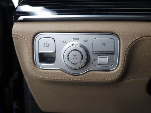 Used 2026 Mercedes-Benz GLS 580 4MATIC image 10