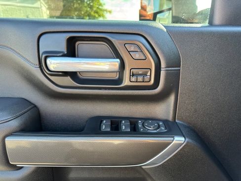 Used 2022 GMC Sierra 2500 AT4 w/ AT4 Premium Plus Package AWD/4WD image 11