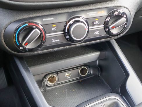 Used 2025 Kia Soul LX image 14