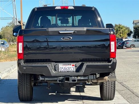 Used 2022 Ford F250 Lariat w/ Black Appearance Package image 5