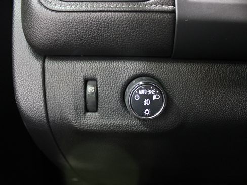 Used 2018 GMC Canyon Denali RWD image 8