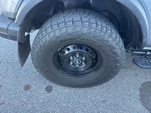 Used 2021 Ford Bronco Black Diamond image 9