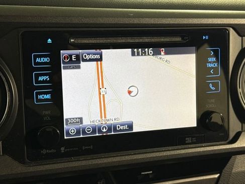 Used 2017 Toyota Tacoma TRD Sport w/ Tow Package (A/T) image 32