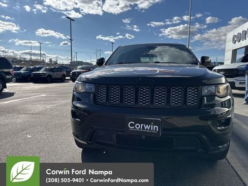 Used 2019 Jeep Grand Cherokee Altitude image 2