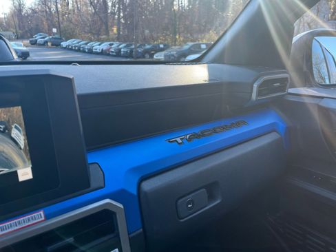 Used 2025 Toyota Tacoma TRD Off-Road image 29