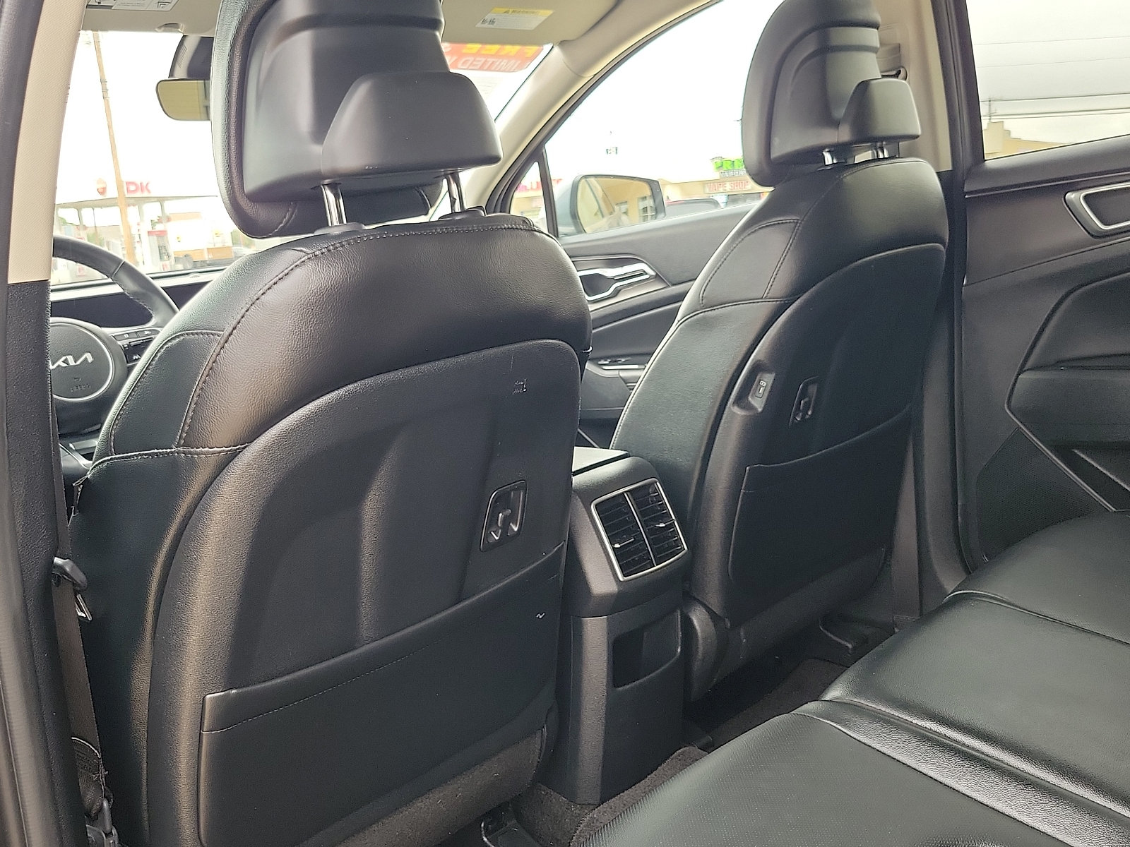 Used 2025 Kia Sportage EX FWD image 12