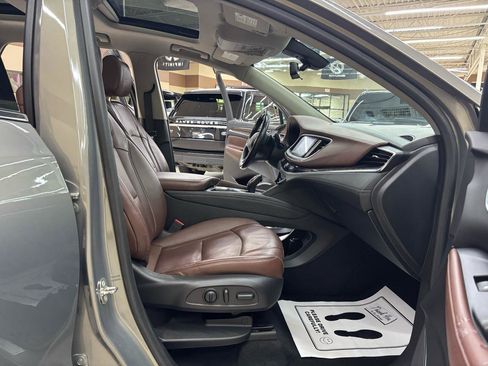 Used 2018 Buick Enclave Avenir w/ Avenir Technology Package FWD image 15