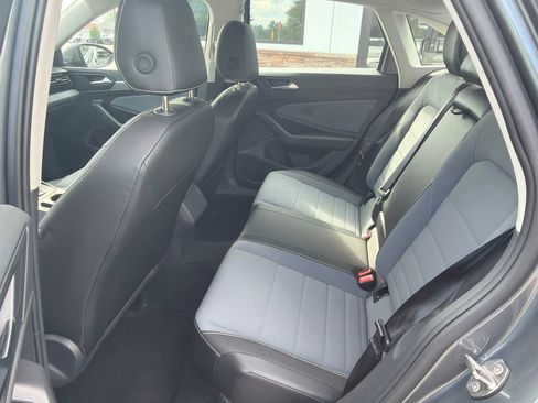 Used 2026 Volkswagen Jetta SE FWD image 5