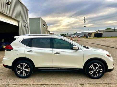 Used 2017 Nissan Rogue SL w/ SL Premium Package FWD image 8
