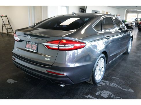 Used 2019 Ford Fusion SE image 7