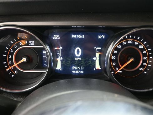 Used 2020 Jeep Wrangler Unlimited Sahara w/ Cold Weather Group AWD/4WD image 10