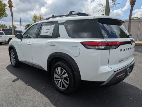 New 2026 Nissan Pathfinder SL FWD image 6