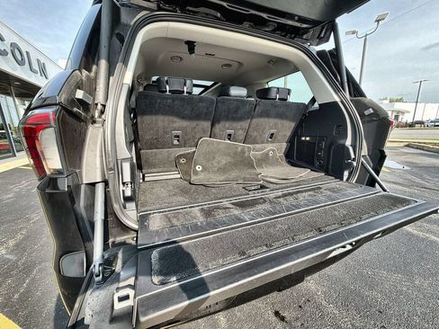 Certified 2025 Lincoln Navigator Reserve AWD/4WD image 21