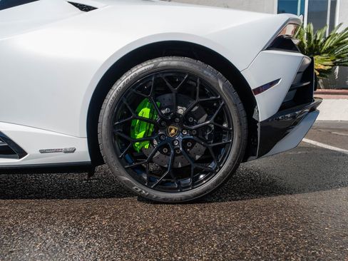 Used 2023 Lamborghini Huracan EVO image 24