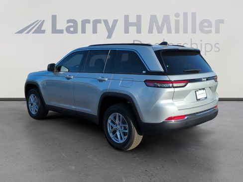 New 2025 Jeep Grand Cherokee Laredo X w/ Luxury Tech Group I image 3