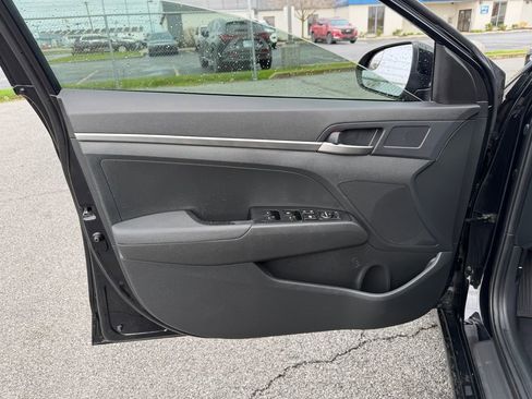 Used 2020 Hyundai Elantra SE w/ Cargo Package (C1) image 25