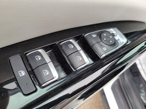 Used 2023 Kia Carnival EX FWD image 19