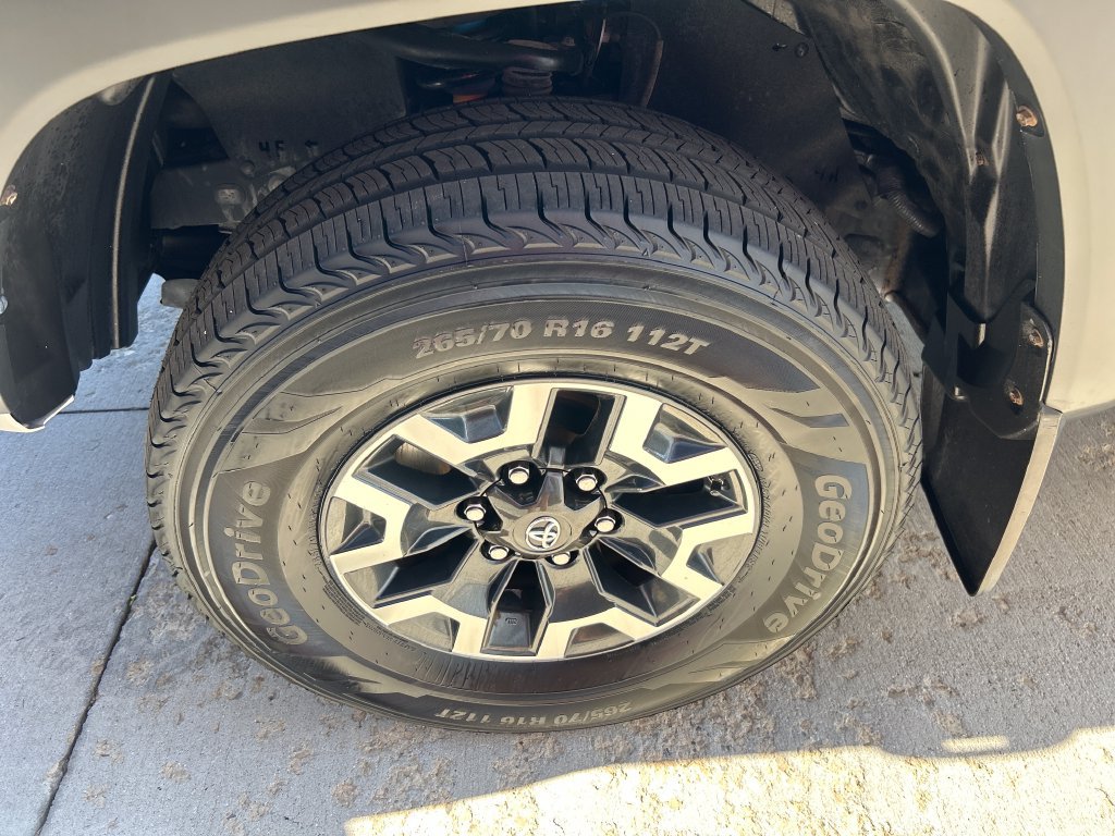 Certified 2017 Toyota Tacoma TRD Off-Road w/ Premium & Technology Package AWD/4WD image 16