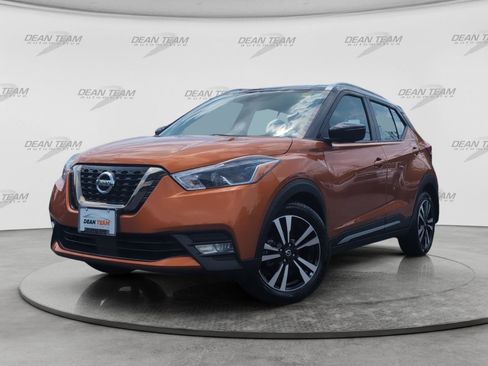 Used 2020 Nissan Kicks SR w/ SR Premium Package FWD image 3