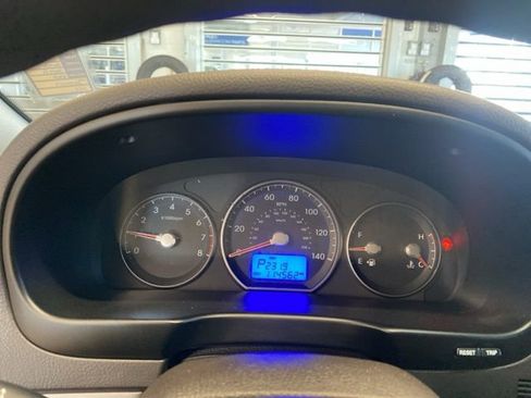 Used 2010 Hyundai Santa Fe GLS image 17