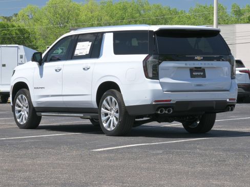 New 2026 Chevrolet Suburban Premier AWD/4WD image 3