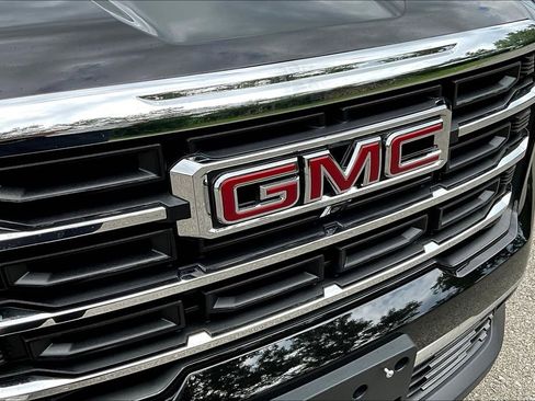 Used 2024 GMC Acadia Elevation image 40