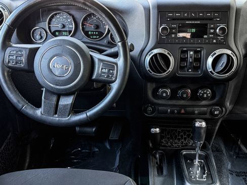Used 2018 Jeep Wrangler Unlimited Sahara w/ Connectivity Group AWD/4WD image 18