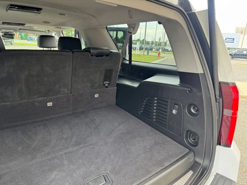 Used 2017 Chevrolet Suburban LT AWD/4WD image 17