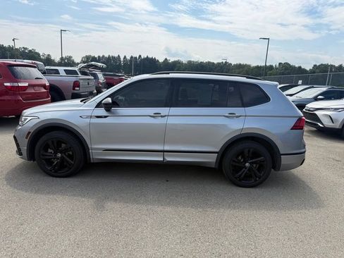 Used 2024 Volkswagen Tiguan SE R-Line AWD/4WD image 19