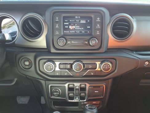Used 2018 Jeep Wrangler Unlimited Sport S AWD/4WD image 23