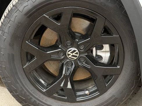 Used 2025 Volkswagen Atlas Peak Edition SE image 7